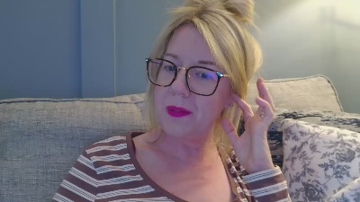 CharleyGirl40 live cam on Cam4