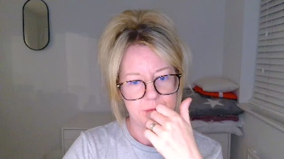CharleyGirl40 live cam on Cam4