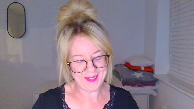 CharleyGirl40 live cam on Cam4