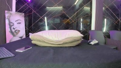 Charlizee_23 live cam on Cam4