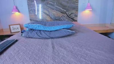 Charlizee_23 live cam on Cam4