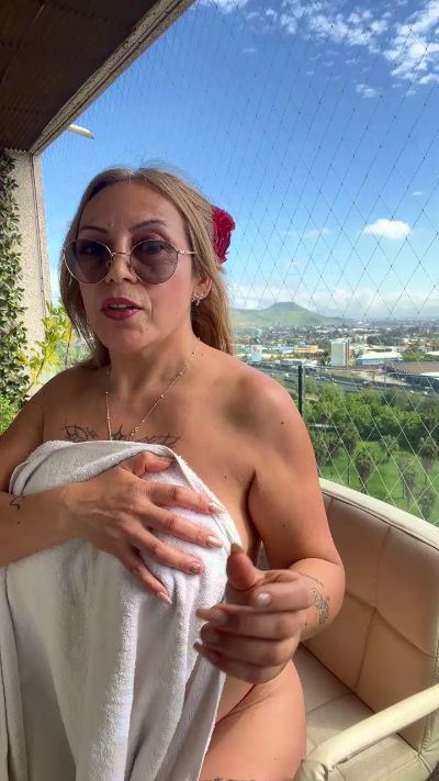 Charlotte5milf live cam on Cam4