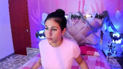 CharlotteBenner live cam on Cam4