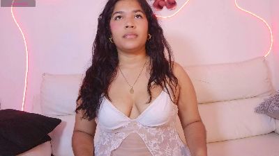 Charlotte_01 live cam on Cam4