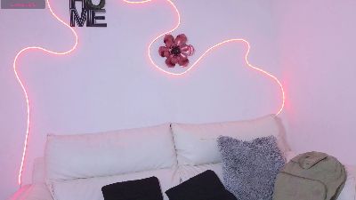 Charlotte_01 live cam on Cam4