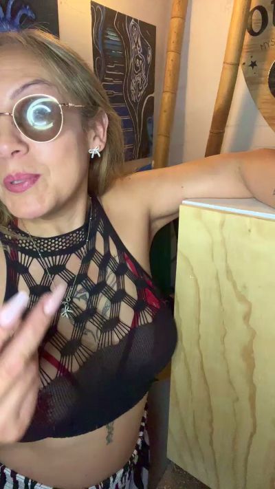 Charlottemilf4 live cam on Cam4
