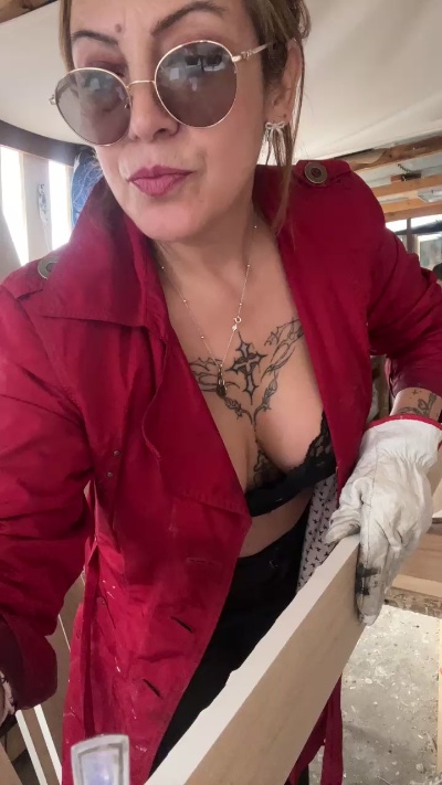 Charlottemilf4 live cam on Cam4