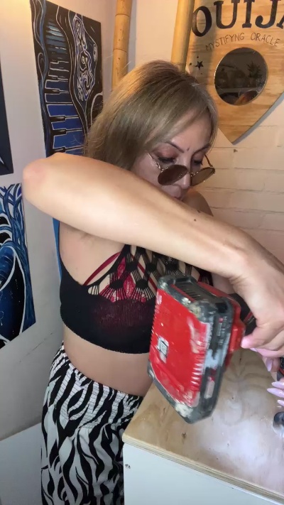Charlottemilf4 live cam on Cam4