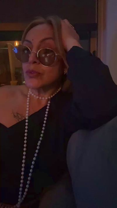 Charlottemilf4 live cam on Cam4