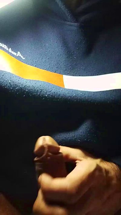 Charlybrown44 live cam on Cam4
