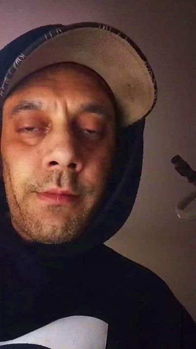 Charlybrown44 live cam on Cam4