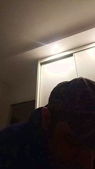 Charlybrown44 live cam on Cam4