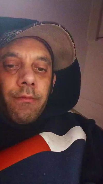 Charlybrown44 live cam on Cam4