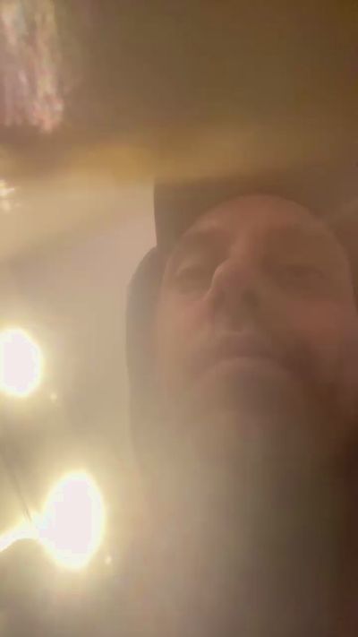 Charlybrown44 live cam on Cam4