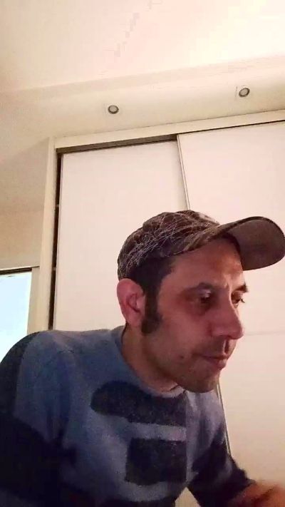 Charlybrown44 live cam on Cam4