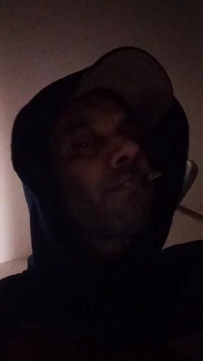 Charlybrown44 live cam on Cam4