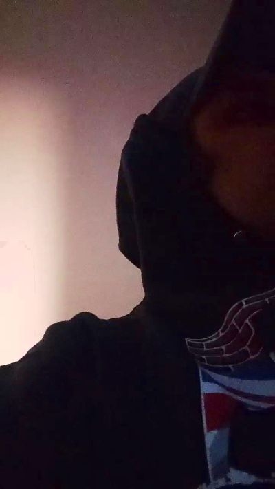 Charlybrown44 live cam on Cam4