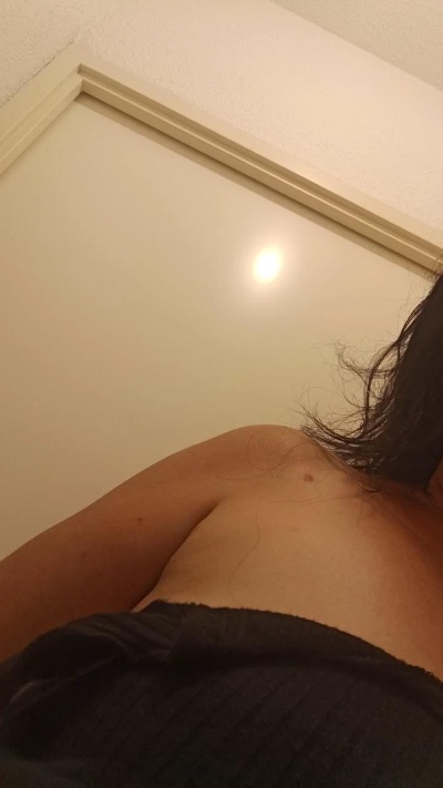 Charmed330 live cam on Cam4
