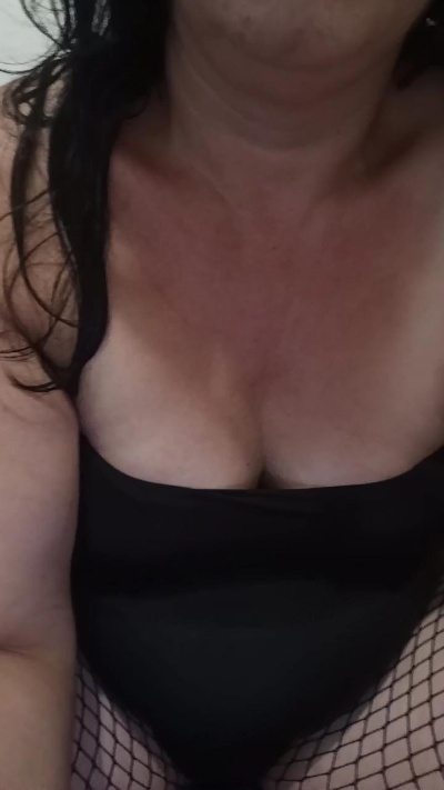 Charmed330 live cam on Cam4