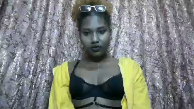 Charmeliesexy live cam on Cam4