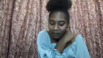 Charmeliesexy live cam on Cam4