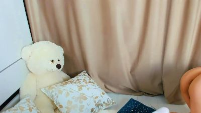CharmingVixeny live cam on Cam4