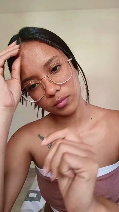 Charming_cute webcam