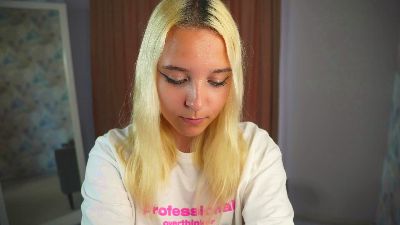 ChayaHaris live cam on Cam4