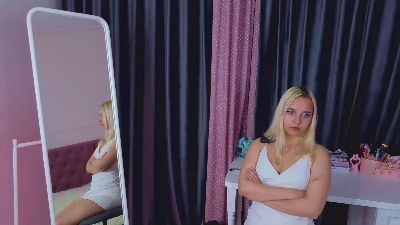 ChayaHaris live cam on Cam4