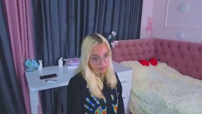 ChayaHaris live cam on Cam4