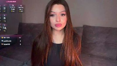 ChereMyint live cam on Cam4