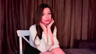 ChereMyint live cam on Cam4