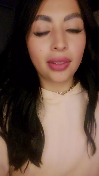 CherryVelvet_ live cam on Cam4