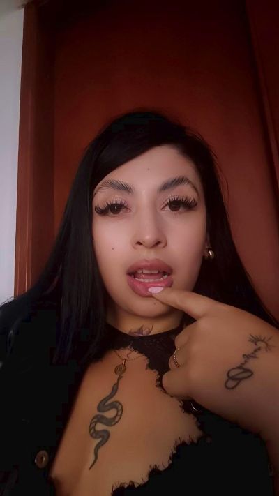 CherryVelvet_ live cam on Cam4