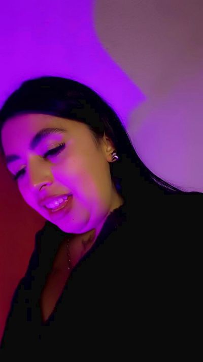 CherryVelvet_ live cam on Cam4