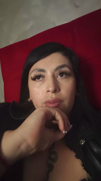 CherryVelvet_ live cam on Cam4
