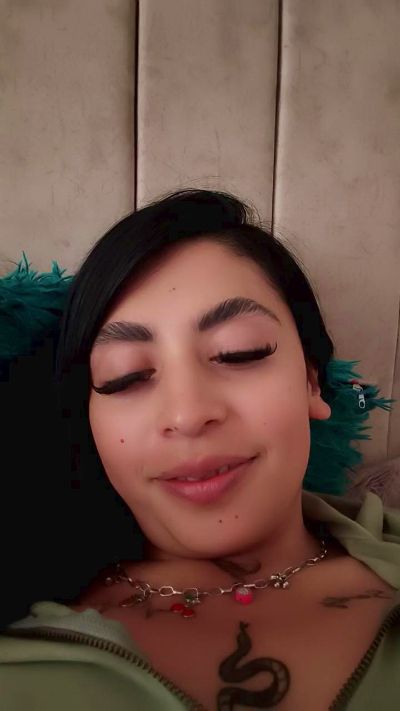 CherryVelvet_ live cam on Cam4