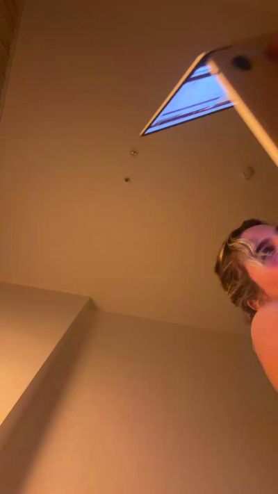 Cherrylaur3 live cam on Cam4