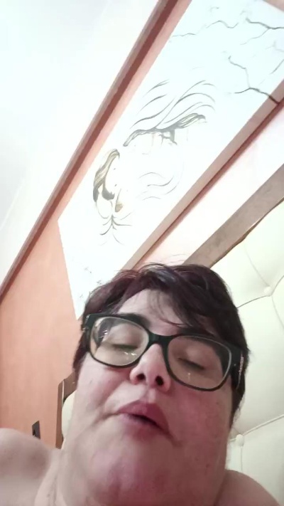 Cherubina85 live cam on Cam4
