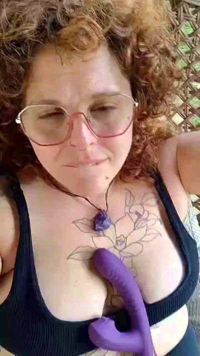 CheshieVibes live cam on Cam4
