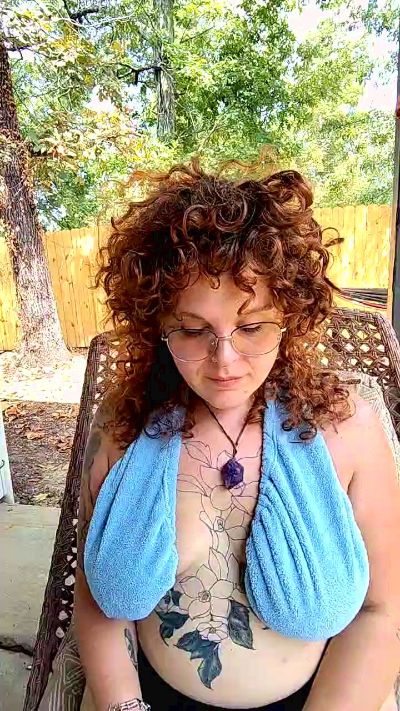 CheshieVibes live cam on Cam4