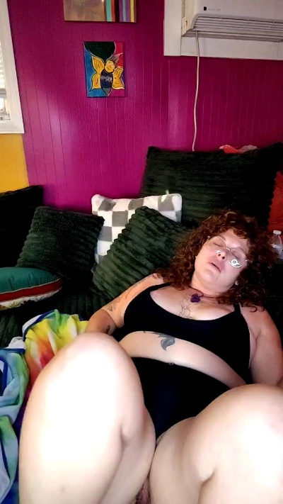 CheshieVibes live cam on Cam4