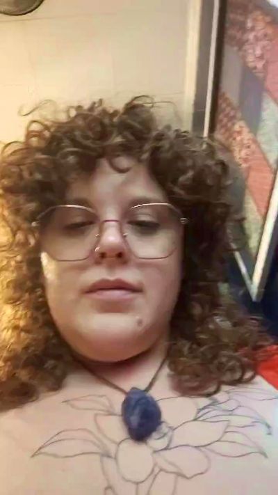 CheshieVibes live cam on Cam4