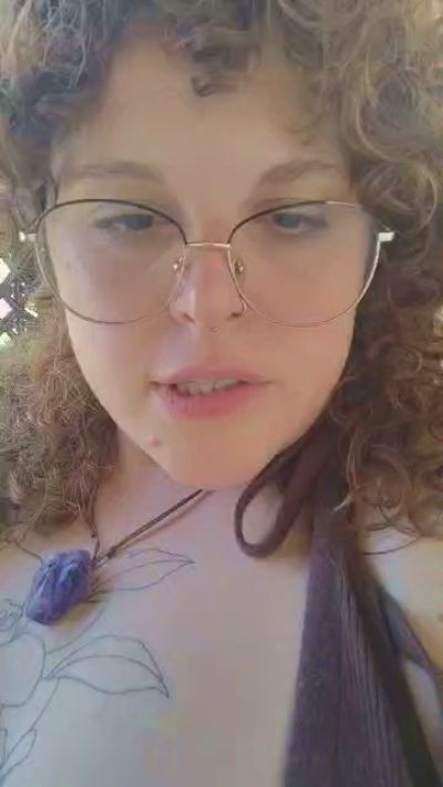 CheshieVibes live cam on Cam4