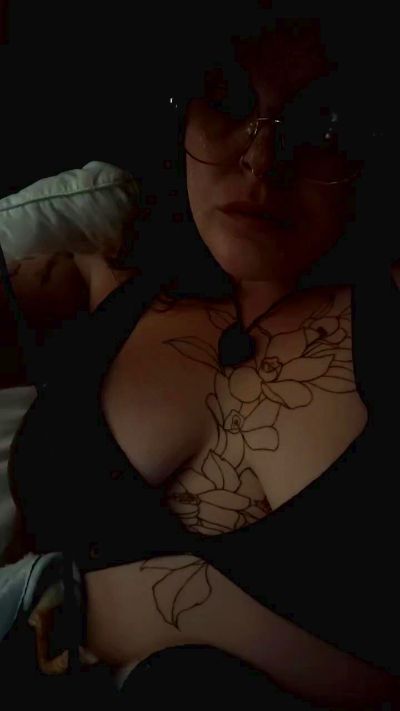 CheshieVibes live cam on Cam4