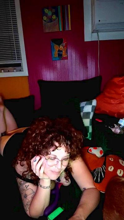 CheshieVibes live cam on Cam4
