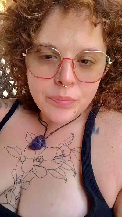 CheshieVibes live cam on Cam4