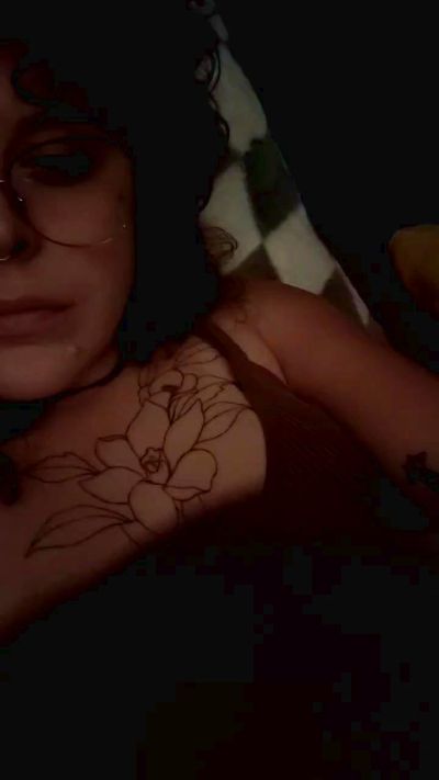 CheshieVibes live cam on Cam4