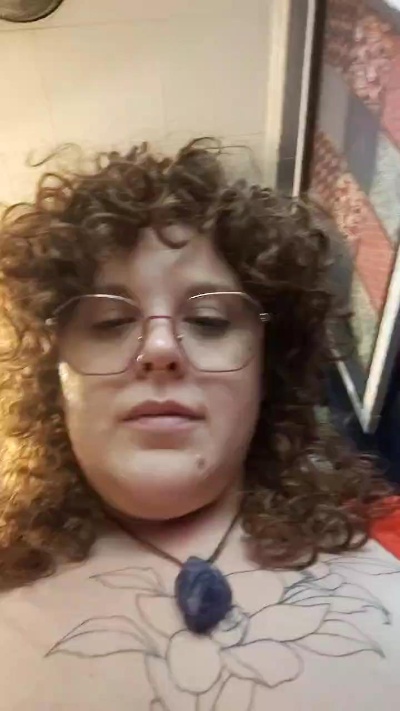 CheshieVibes live cam on Cam4