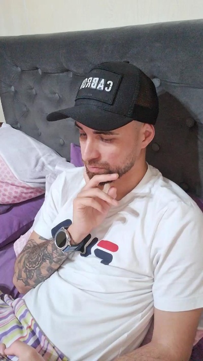 Chicha94 live cam on Cam4